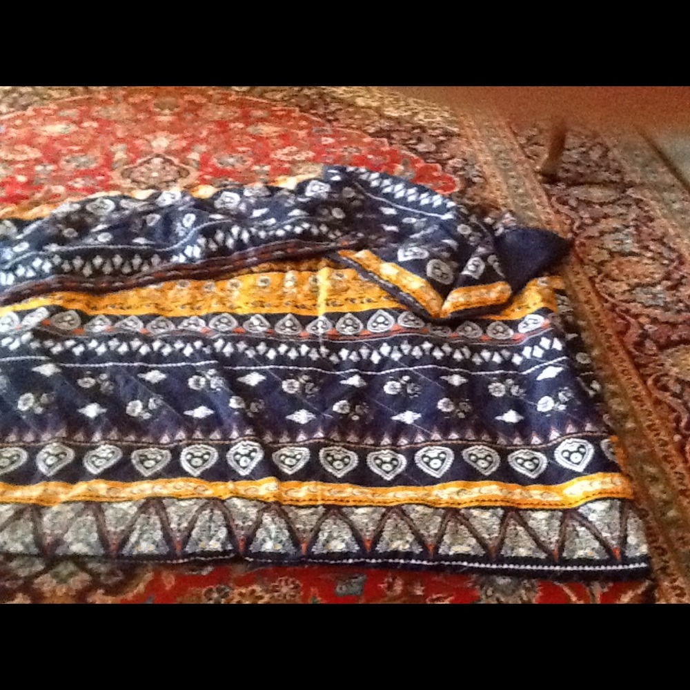 King size bedspread and two shams